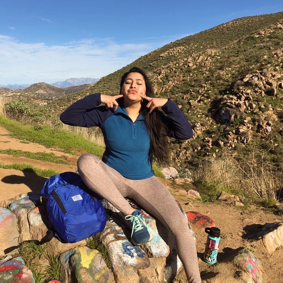 Meet your Posher, Yetzia - Picture 3 of 6